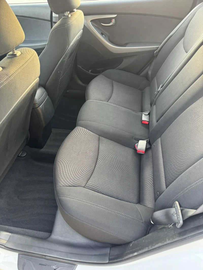 Hyundai Elantra, снимка 8 - Автомобили и джипове - 51055337