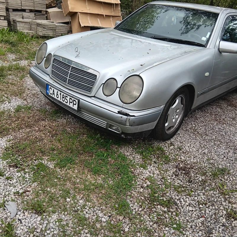 Mercedes-Benz E 300, снимка 2 - Автомобили и джипове - 52256068