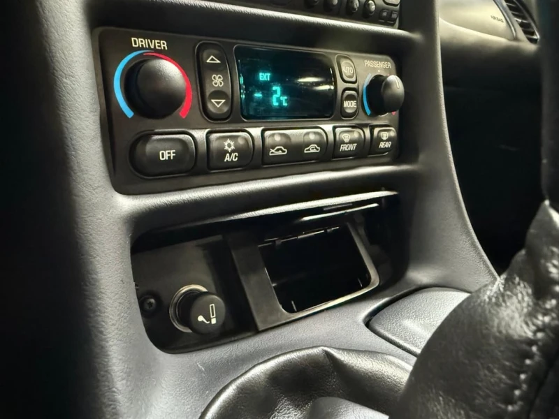 Chevrolet Corvette * Z06 * CARFAX * БЕЗ ПЪРВОНАЧАЛНА ВНОСКА, снимка 13 - Автомобили и джипове - 52837598