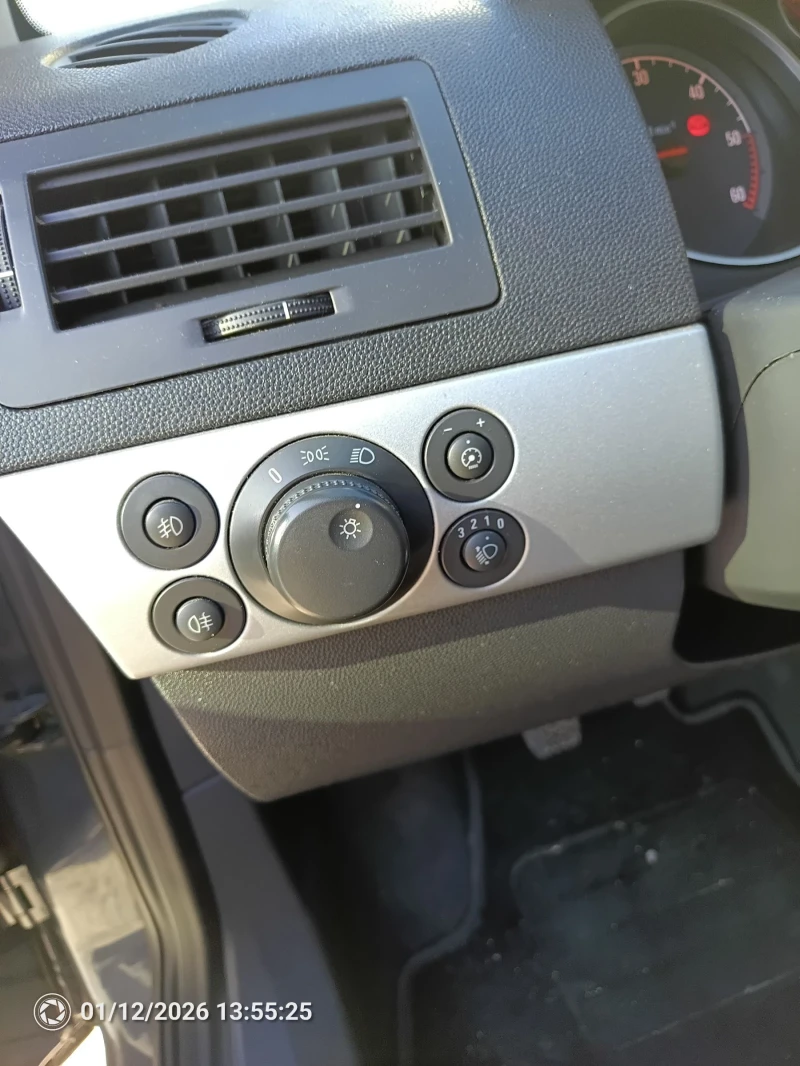 Opel Astra 1, 7 CDTI , снимка 9 - Автомобили и джипове - 53177956