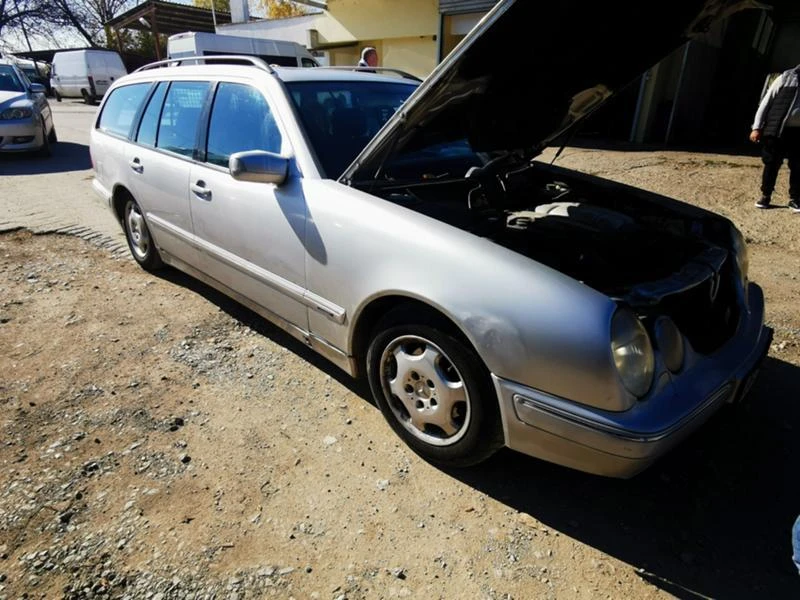 Mercedes-Benz E 220 2.2CDI , снимка 7 - Автомобили и джипове - 34645339