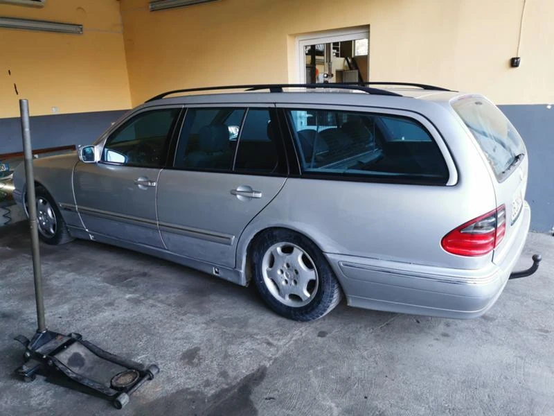 Mercedes-Benz E 220 2.2CDI , снимка 3 - Автомобили и джипове - 34645339