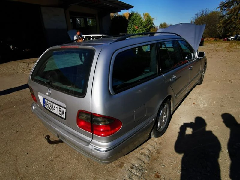 Mercedes-Benz E 220 2.2CDI , снимка 5 - Автомобили и джипове - 34645339