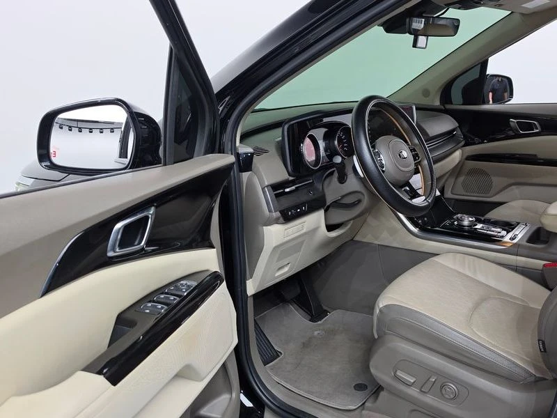Kia Carnival 2.2 Automatic, снимка 10 - Автомобили и джипове - 55723534