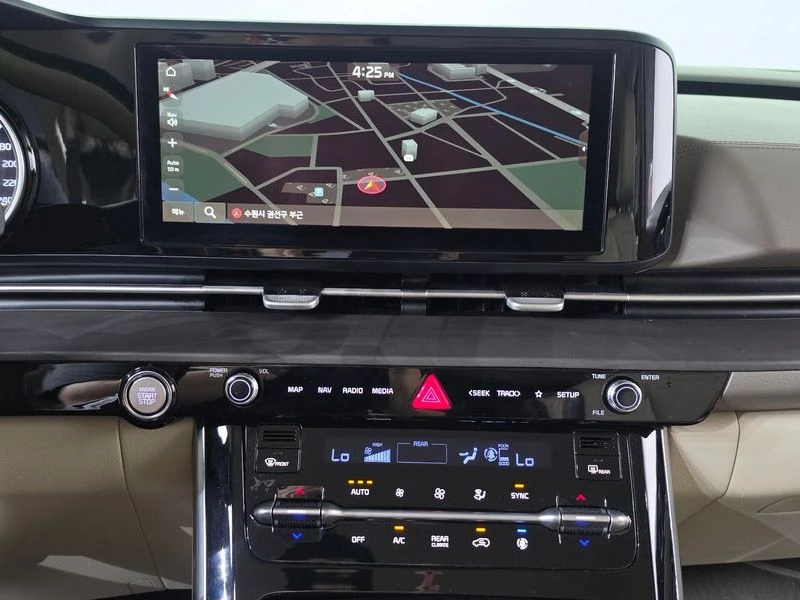 Kia Carnival 2.2 Automatic, снимка 15 - Автомобили и джипове - 55723534