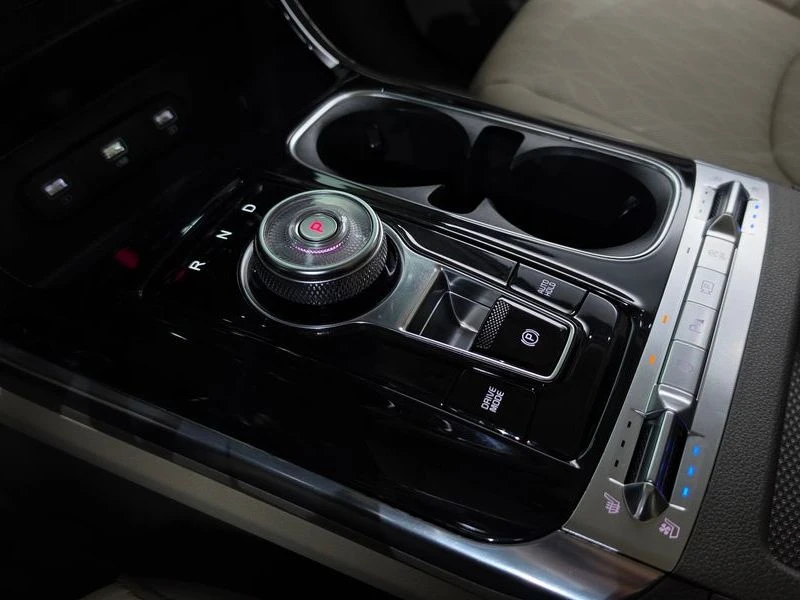 Kia Carnival 2.2 Automatic, снимка 9 - Автомобили и джипове - 55723534