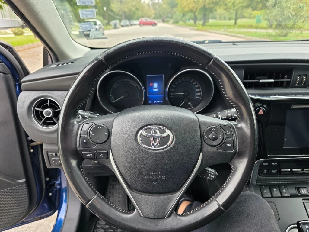 Toyota Auris  - изображение 2