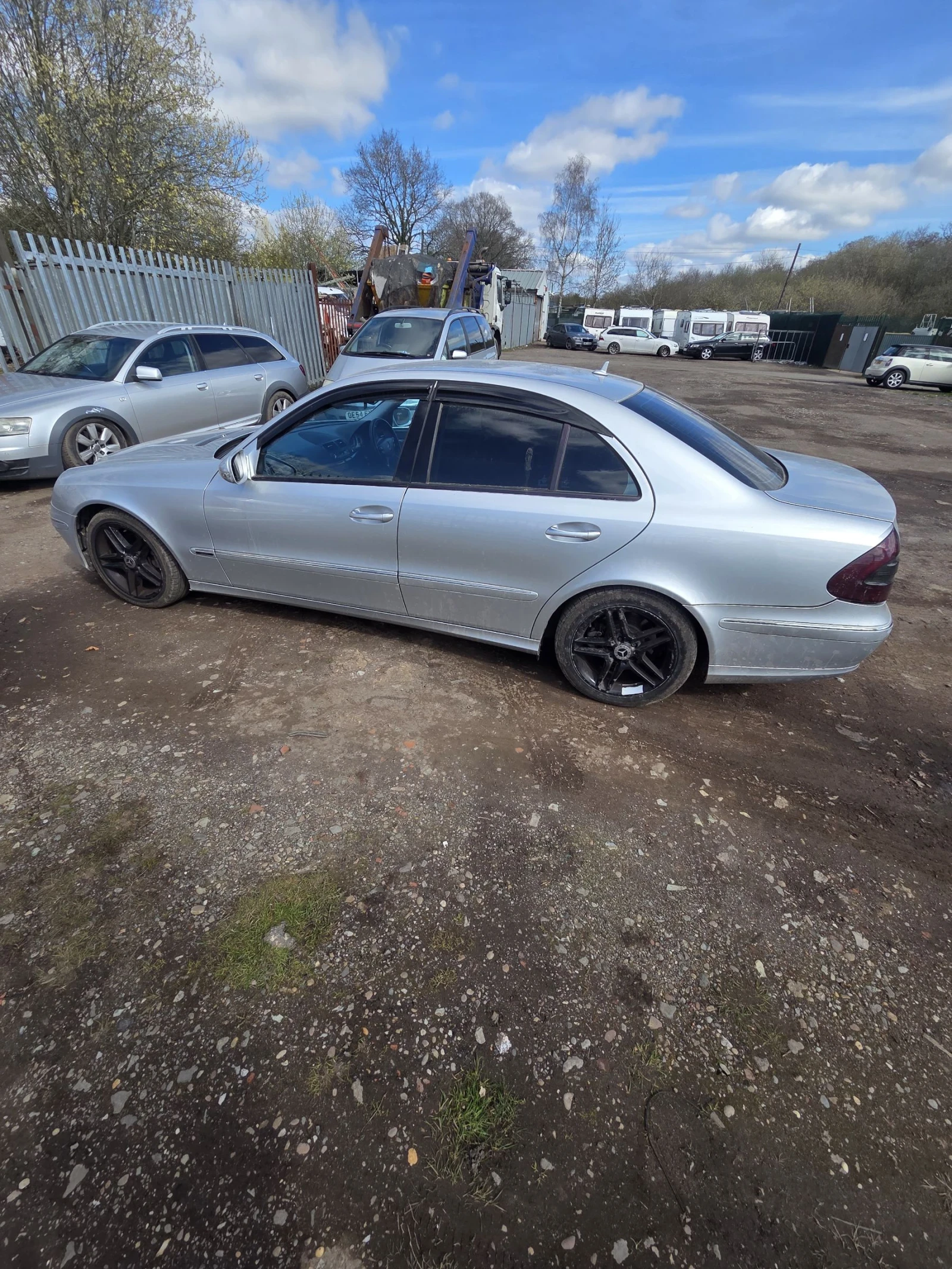 Mercedes-Benz E 220, снимка 3 - Автомобили и джипове - 54231100