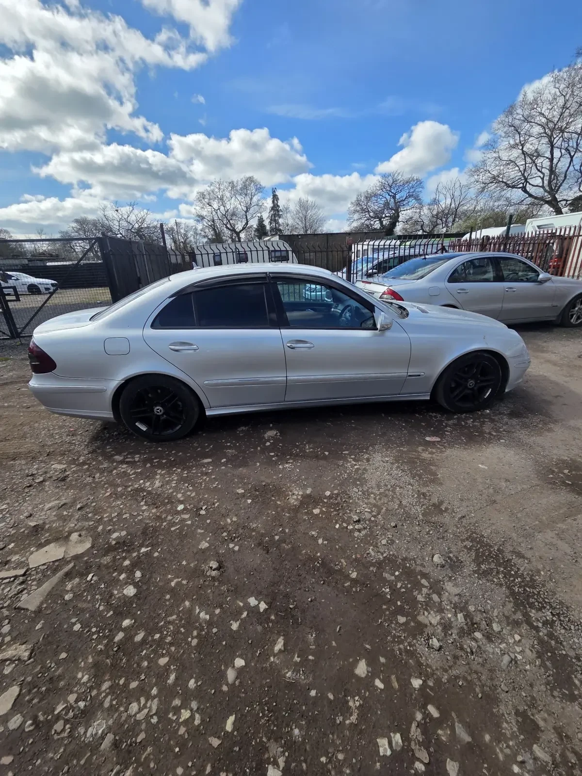 Mercedes-Benz E 220, снимка 4 - Автомобили и джипове - 54231100