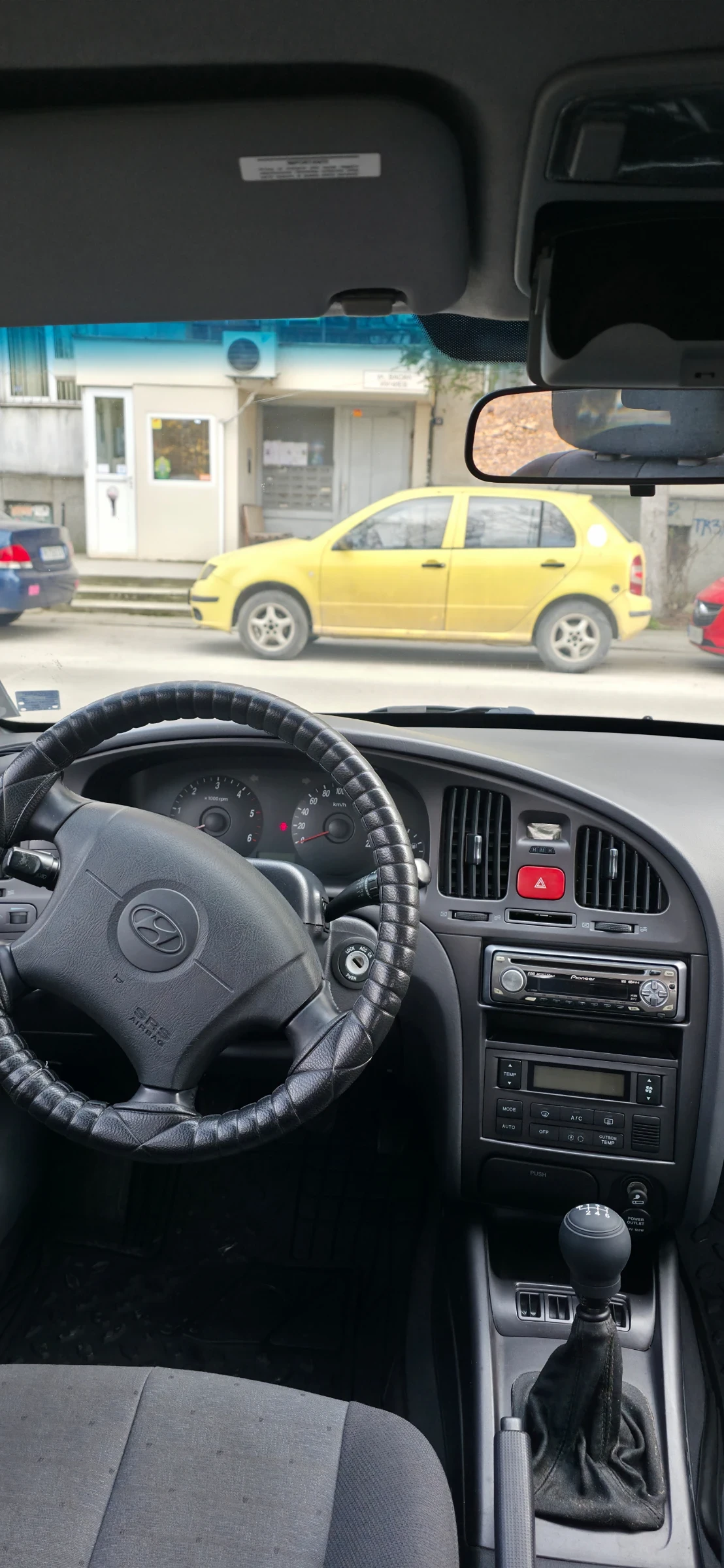 Hyundai Elantra, снимка 11 - Автомобили и джипове - 54318345