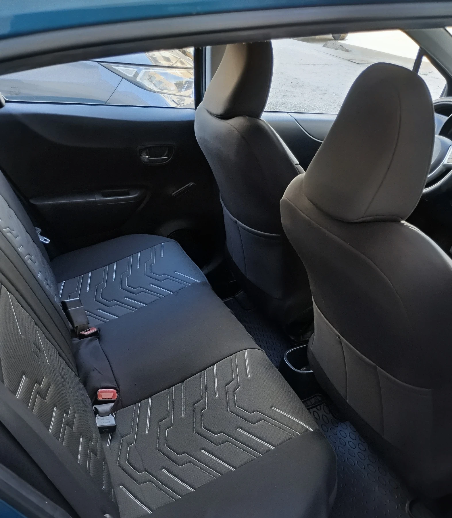 Toyota Yaris 1.3 , снимка 8 - Автомобили и джипове - 54320916