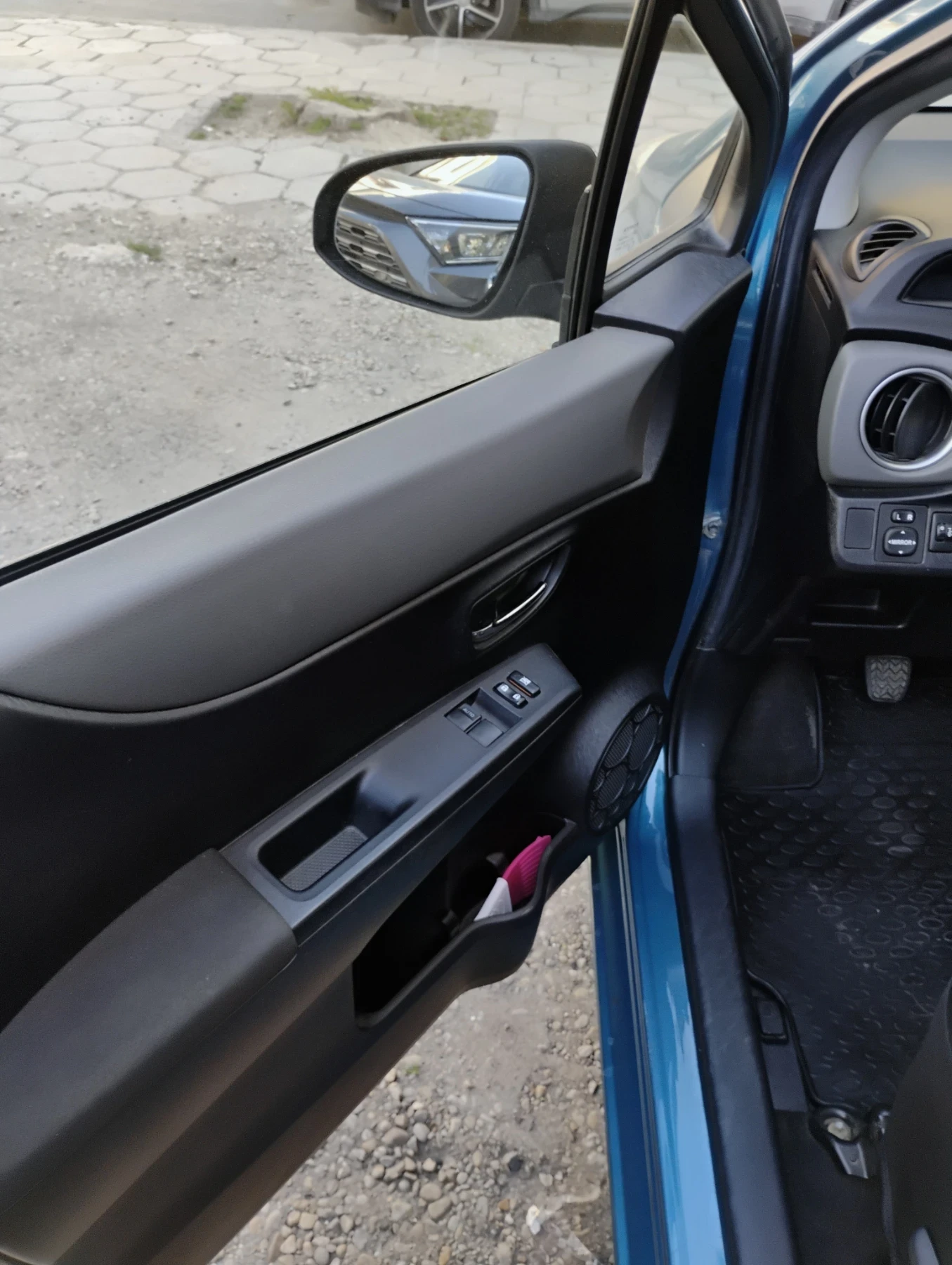 Toyota Yaris 1.3 , снимка 5 - Автомобили и джипове - 54320916