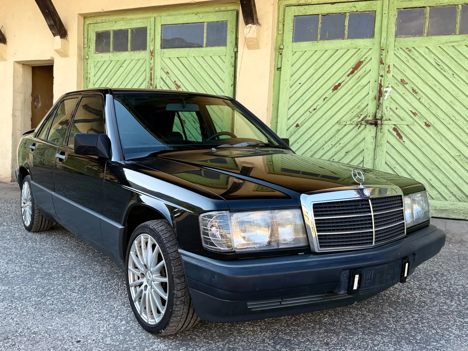 Mercedes-Benz 190 2.0i БЕНЗИН, снимка 3 - Автомобили и джипове - 54956191