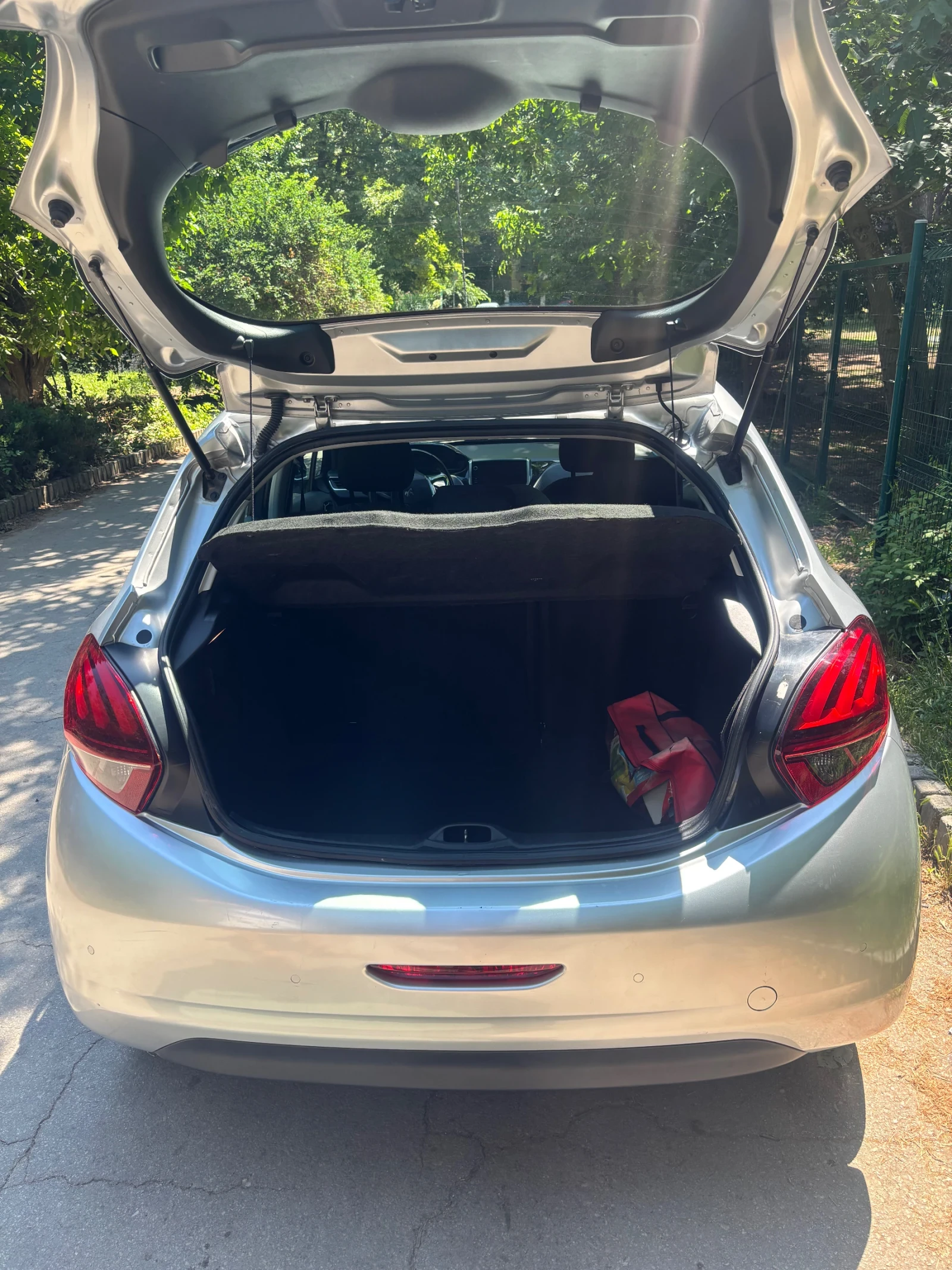 Peugeot 208, снимка 8 - Автомобили и джипове - 55033741