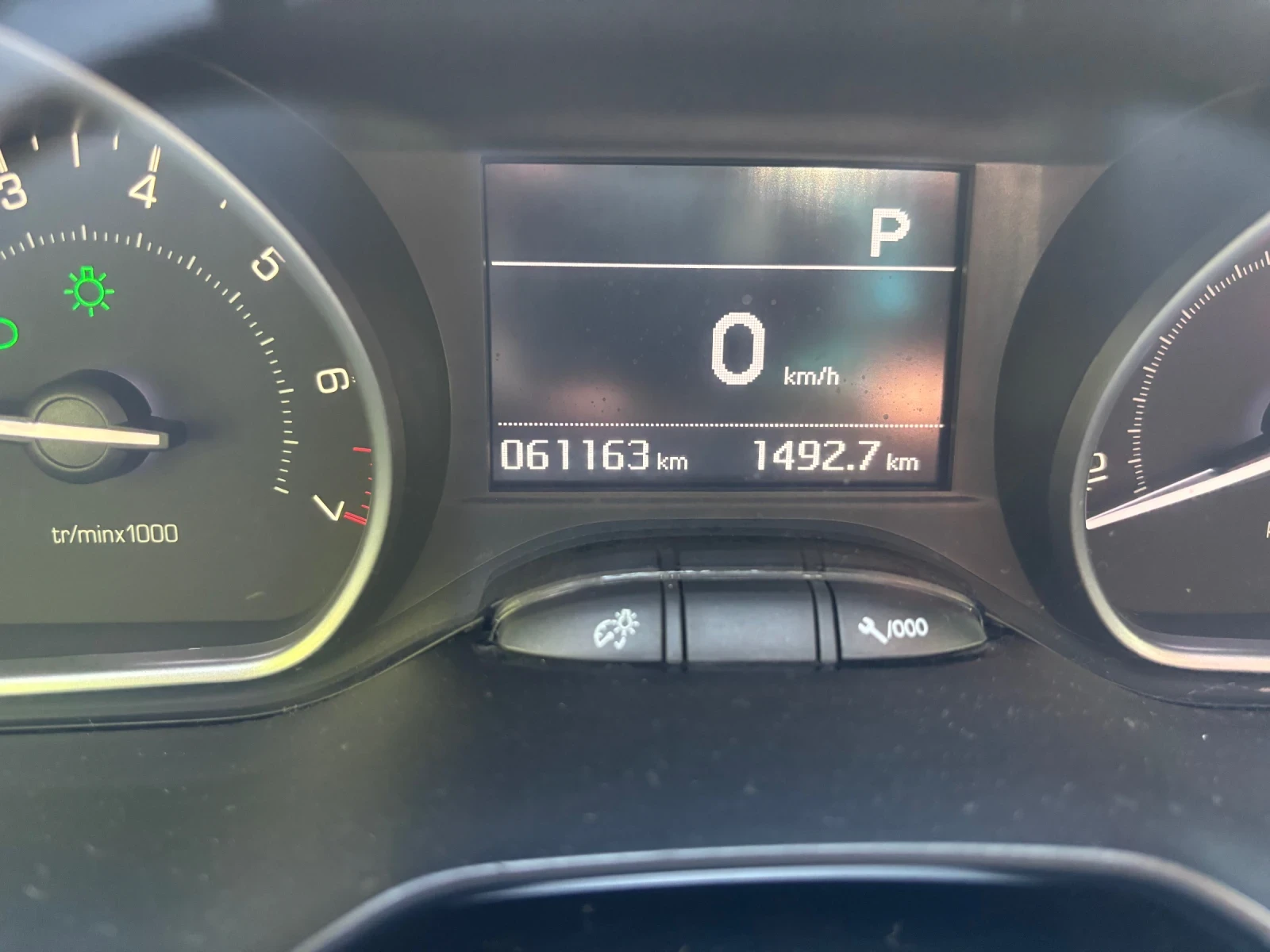 Peugeot 208, снимка 12 - Автомобили и джипове - 55033741
