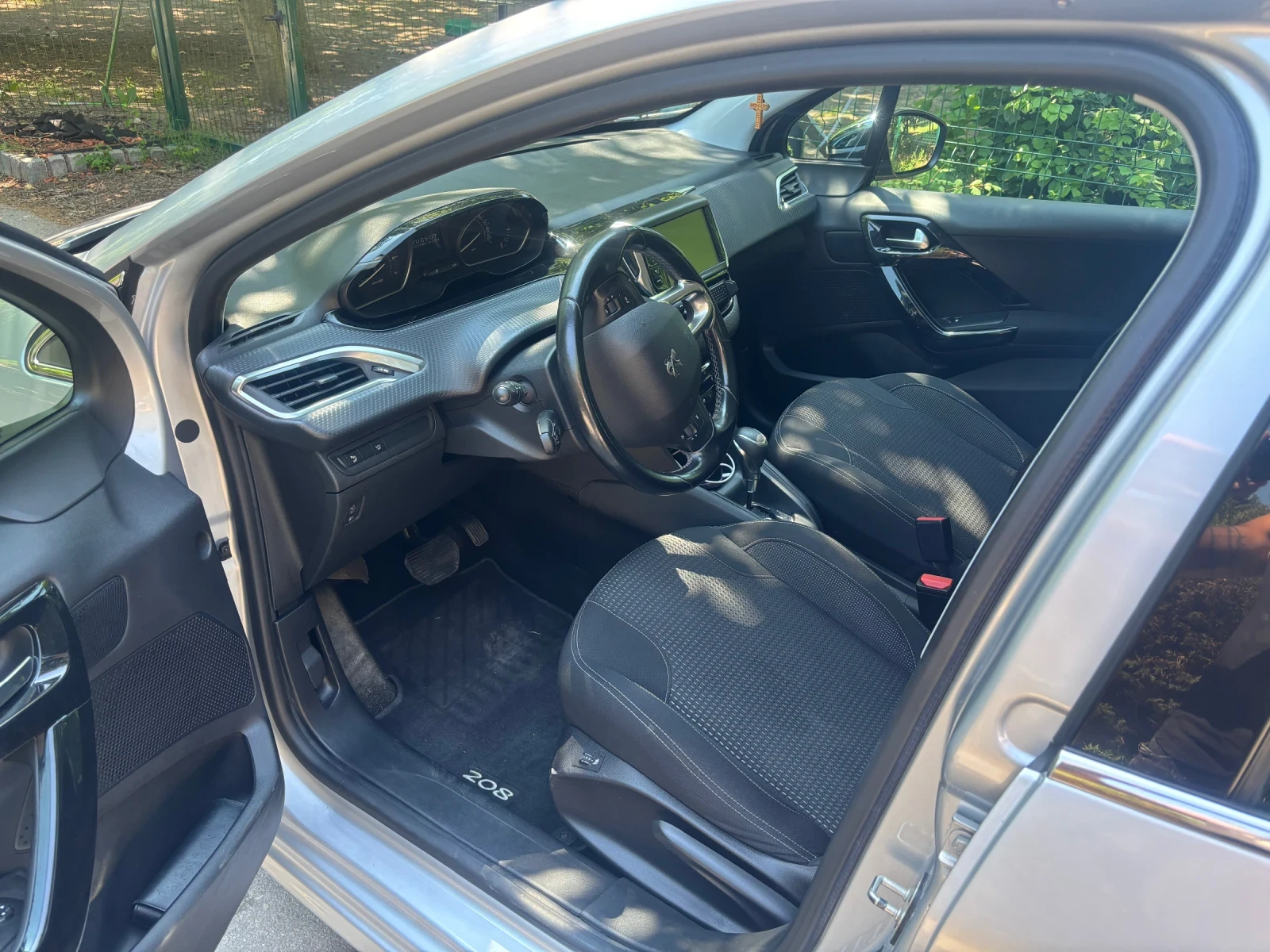 Peugeot 208, снимка 10 - Автомобили и джипове - 55033741
