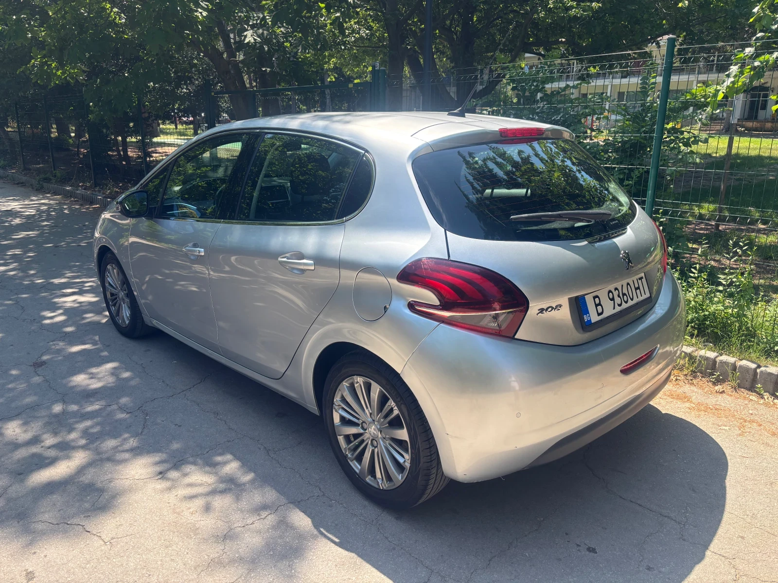 Peugeot 208, снимка 4 - Автомобили и джипове - 55033741