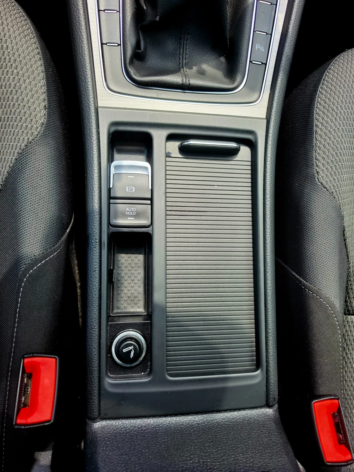 VW Golf 1.6 TDI, снимка 9 - Автомобили и джипове - 55154353