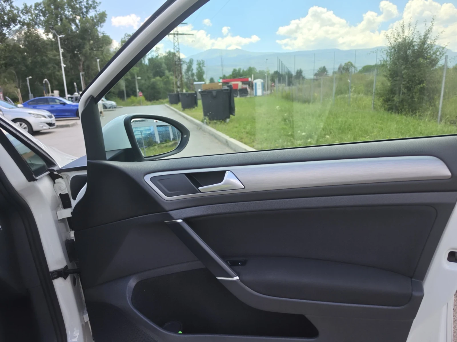 VW Golf 1.6 TDI, снимка 12 - Автомобили и джипове - 55154353