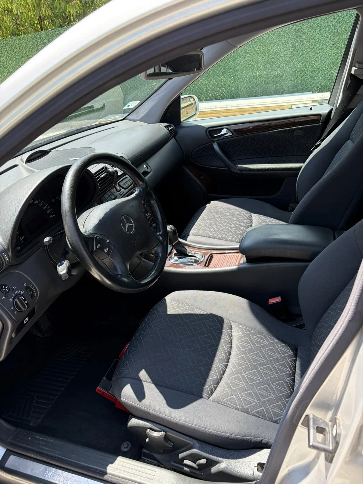 Mercedes-Benz C 200, снимка 4 - Автомобили и джипове - 55341926
