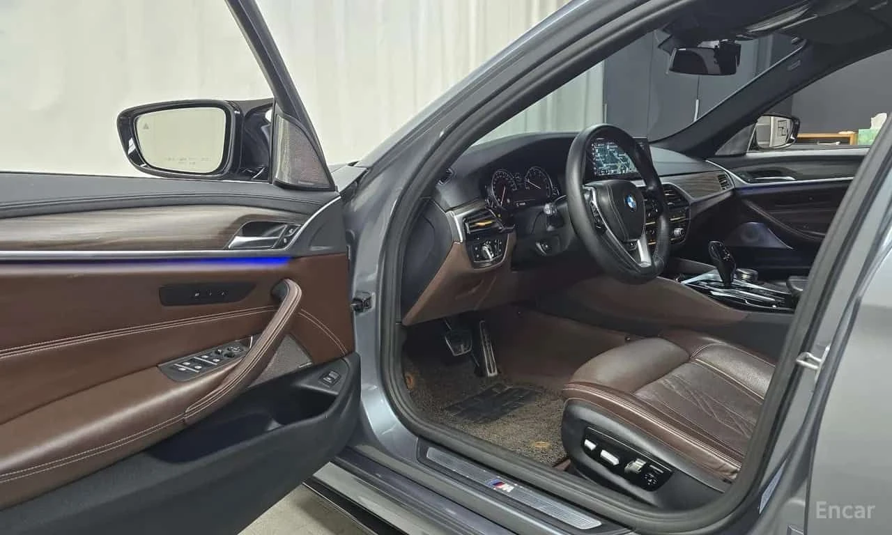 BMW 530  M Pkg Individual Distronic 360 Bowers&Wilkins, снимка 11 - Автомобили и джипове - 55491611