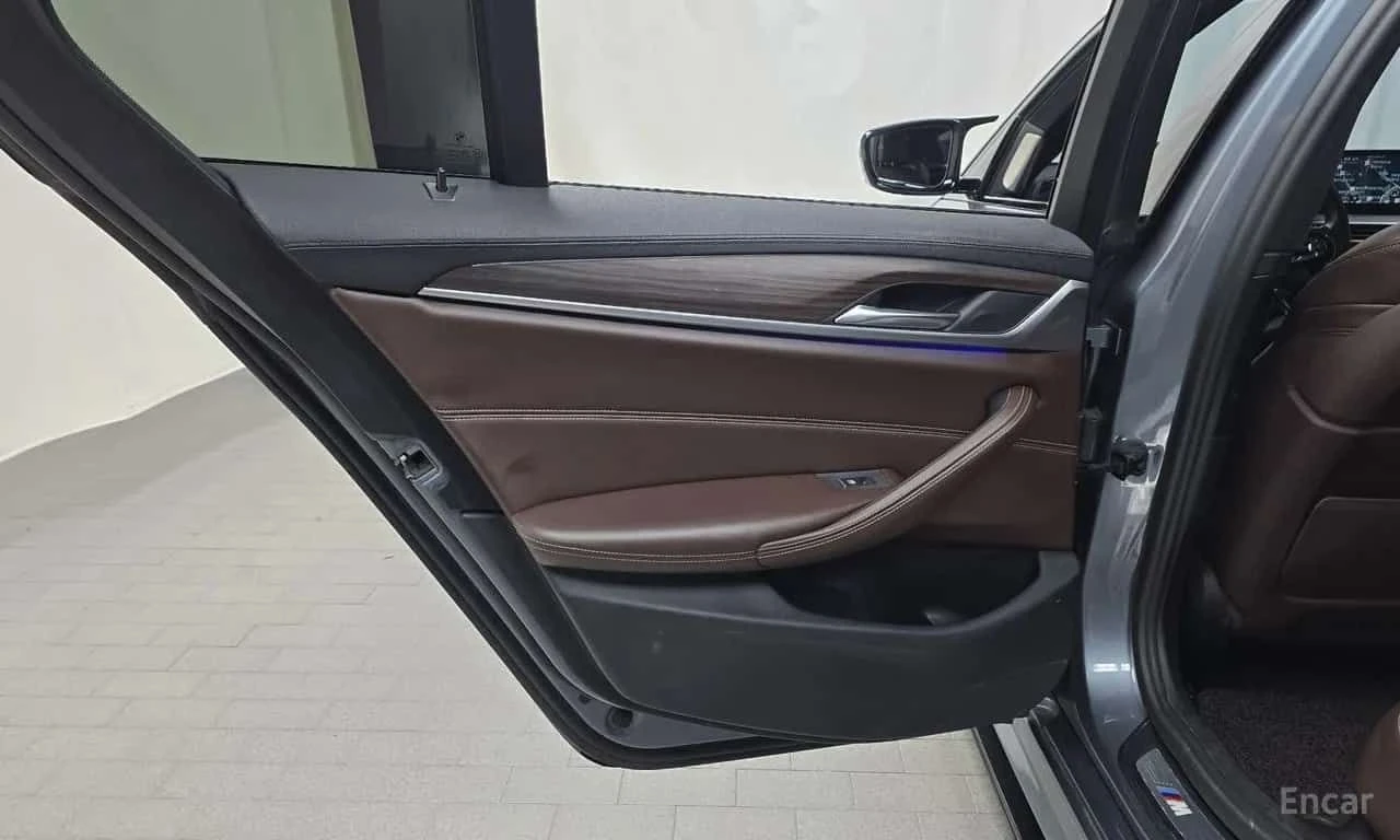 BMW 530  M Pkg Individual Distronic 360 Bowers&Wilkins, снимка 6 - Автомобили и джипове - 55491611