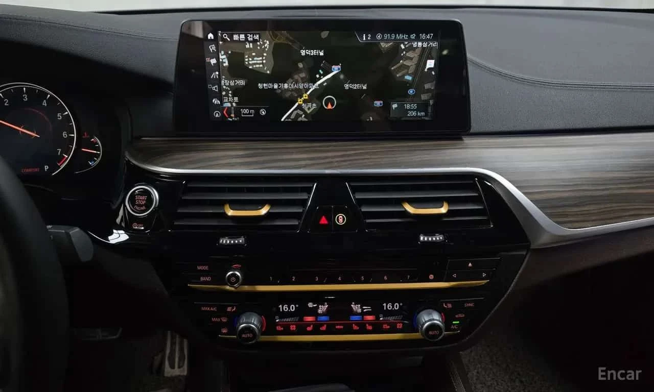 BMW 530  M Pkg Individual Distronic 360 Bowers&Wilkins, снимка 12 - Автомобили и джипове - 55491611