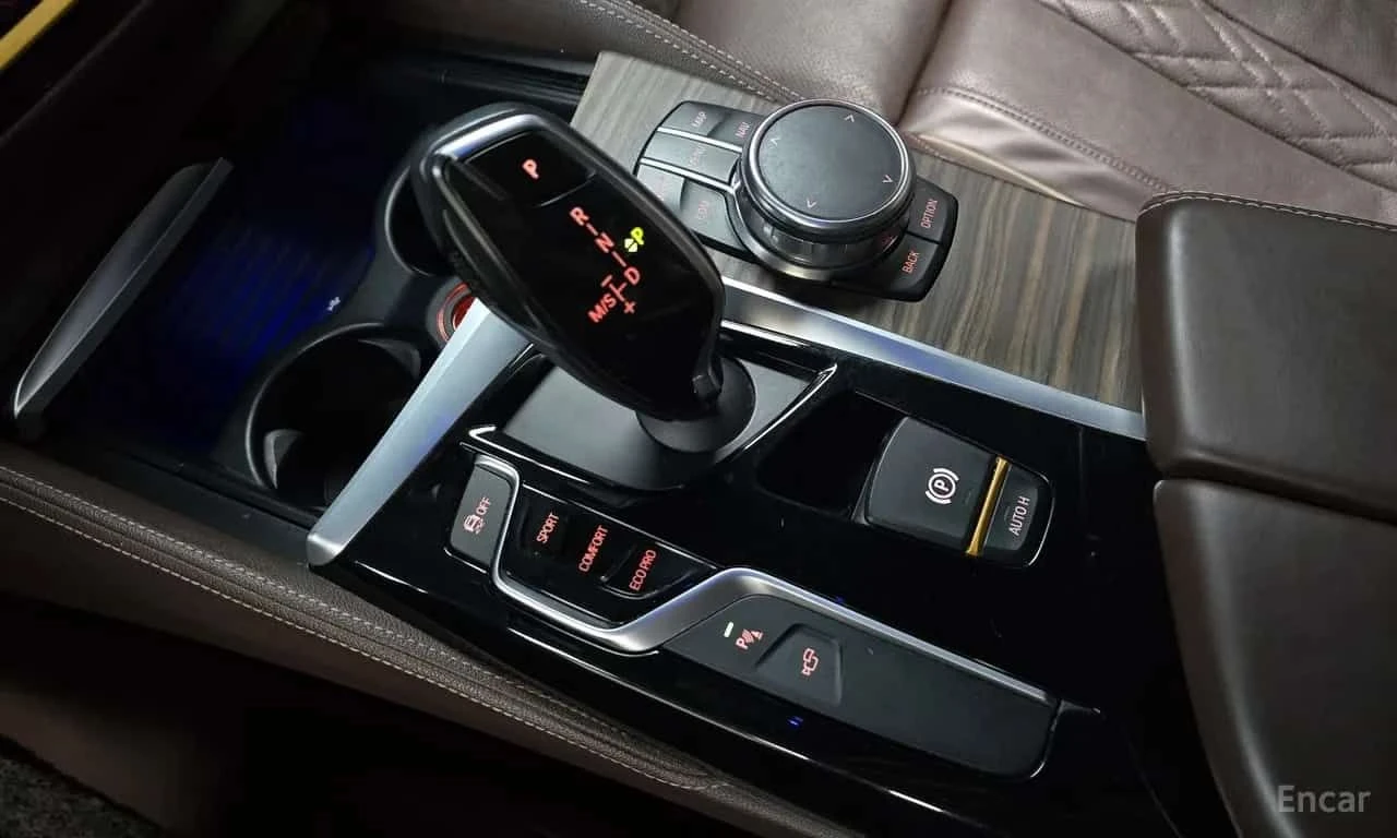 BMW 530  M Pkg Individual Distronic 360 Bowers&Wilkins, снимка 10 - Автомобили и джипове - 55491611