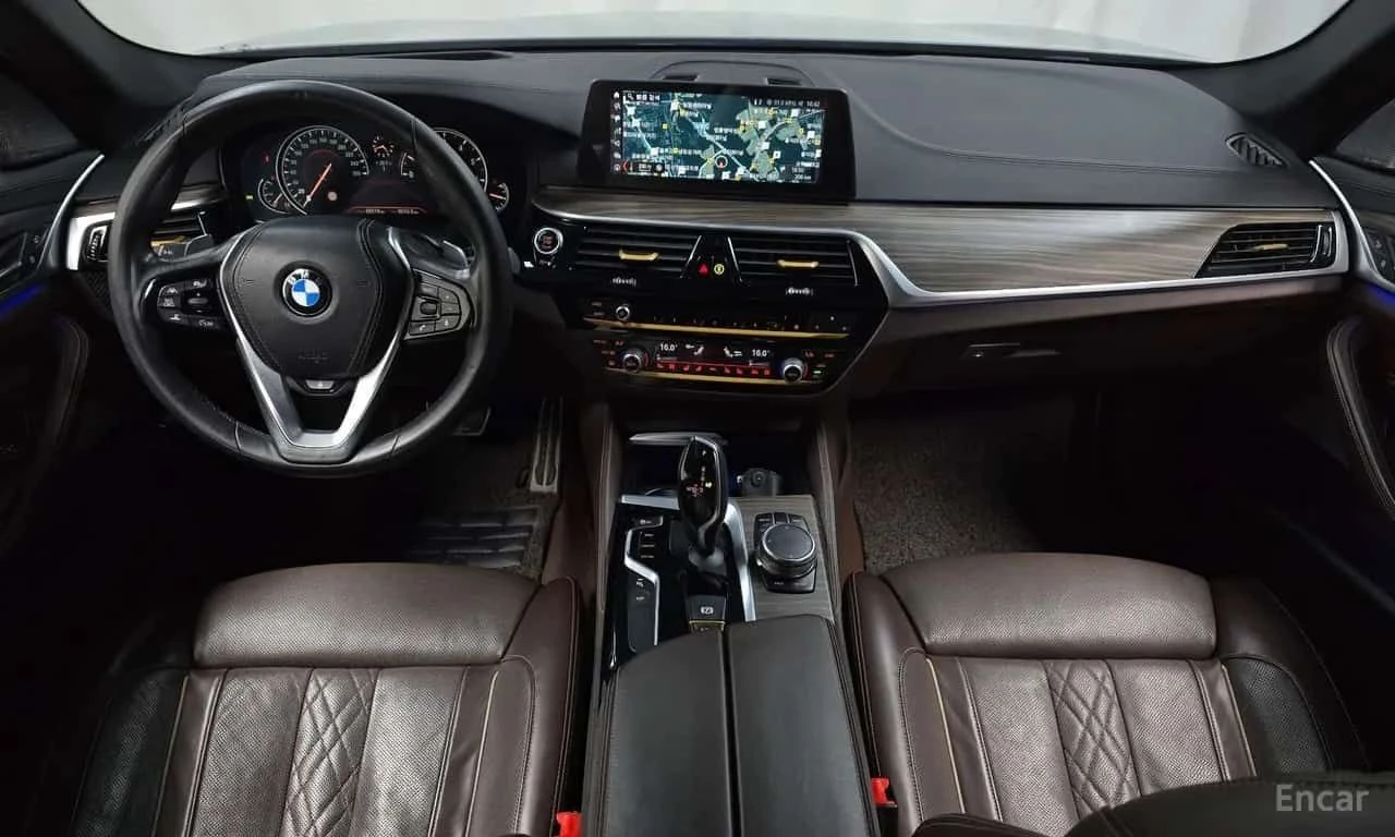 BMW 530  M Pkg Individual Distronic 360 Bowers&Wilkins, снимка 5 - Автомобили и джипове - 55491611
