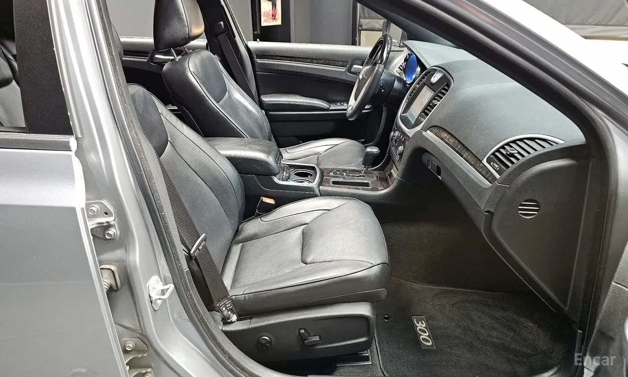 Chrysler 300c 3.0 CRD, снимка 10 - Автомобили и джипове - 56566900
