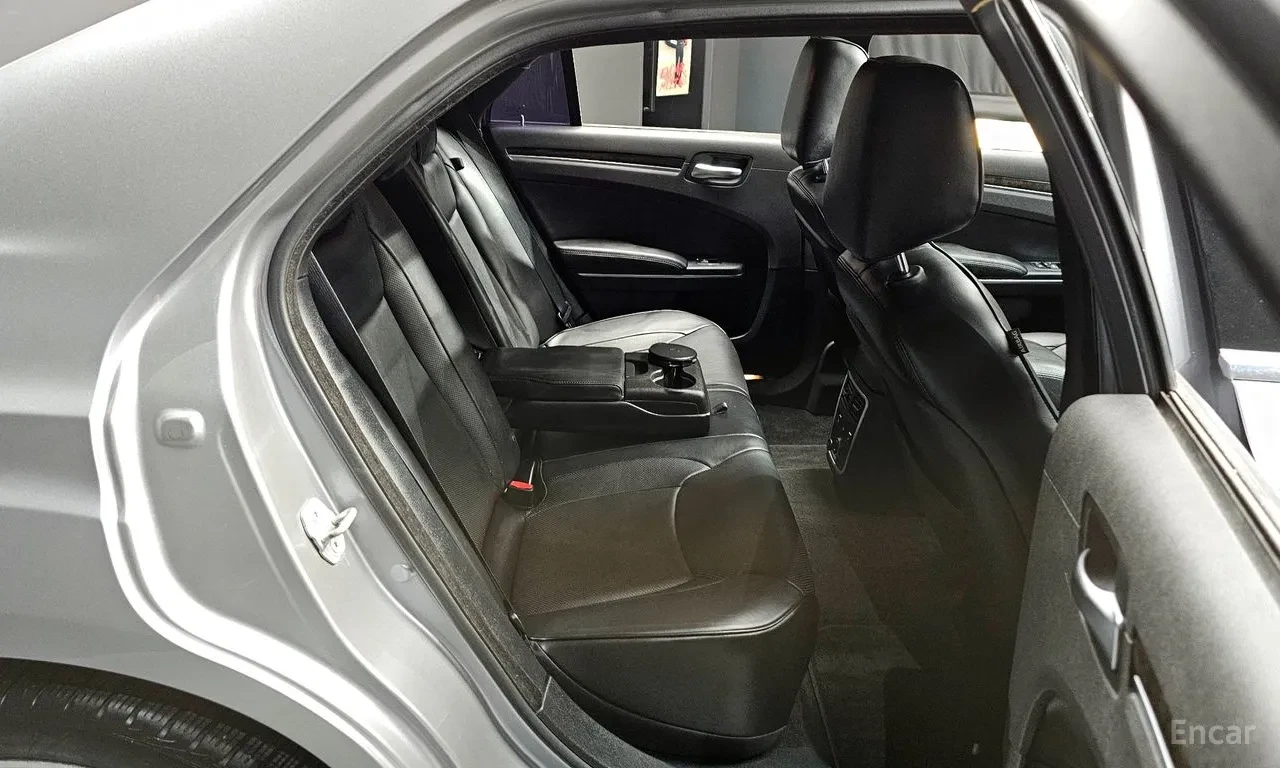 Chrysler 300c 3.0 CRD, снимка 11 - Автомобили и джипове - 56566900