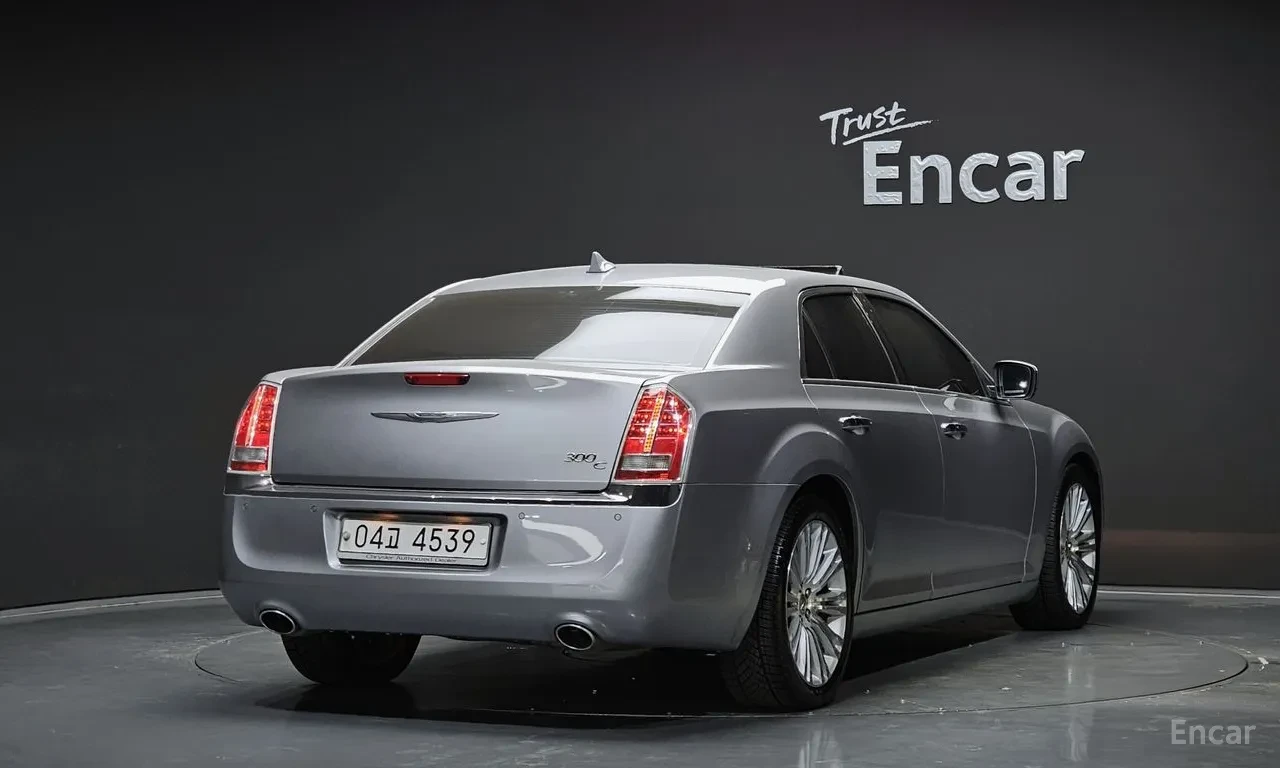 Chrysler 300c 3.0 CRD, снимка 3 - Автомобили и джипове - 56566900