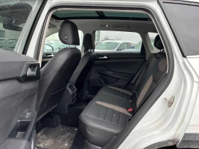 VW Taos * Highline * CARFAX * ПОДГРЕВИ* ОБДУХВАНЕ* ПАНОРАМ, снимка 9