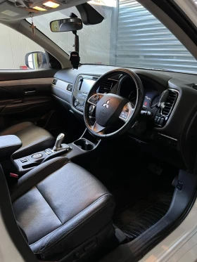 Mitsubishi Outlander 2.0 Plug-in Hybrid , снимка 9