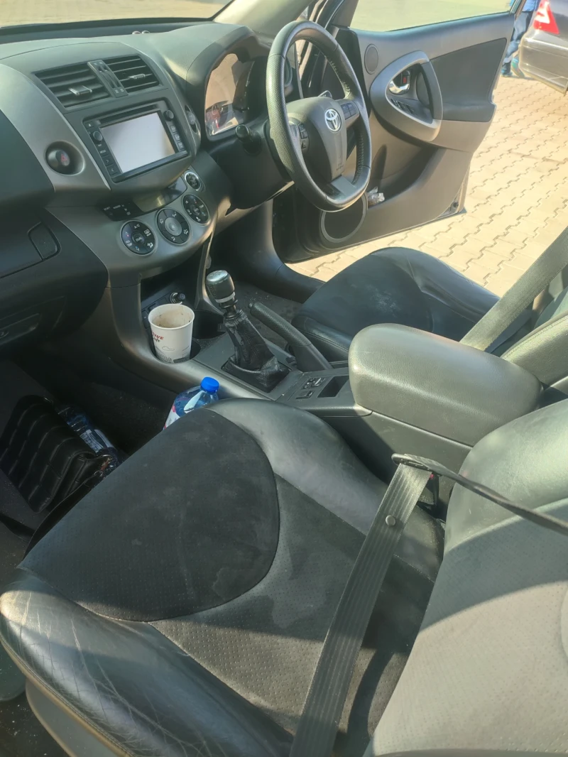 Toyota Rav4 D4d, снимка 11 - Автомобили и джипове - 48985157