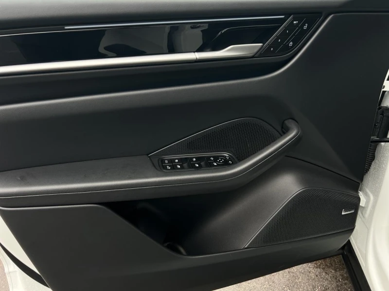 Porsche Macan ELECTRIC/LIFT/PANO/BOSE/360/MATRIX/, снимка 8 - Автомобили и джипове - 52221562