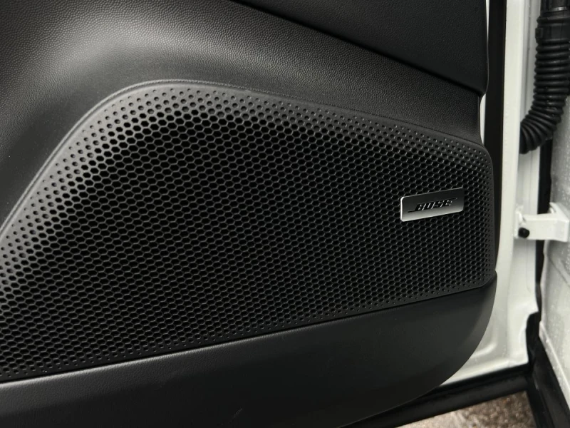 Porsche Macan ELECTRIC/LIFT/PANO/BOSE/360/MATRIX/, снимка 9 - Автомобили и джипове - 52221562