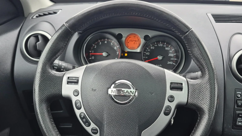 Nissan Qashqai 2.0i ПАНОРАМА ОТЛИЧЕН, снимка 13 - Автомобили и джипове - 53096054