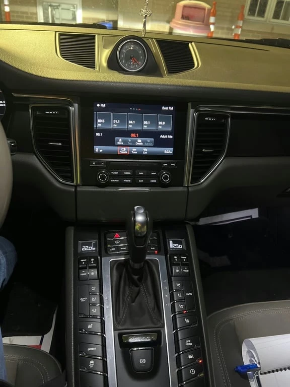 Porsche Macan * AWD 4dr * CARFAX * БЕЗ ПЪРВОНАЧАЛНА ВНОСКА, снимка 9 - Автомобили и джипове - 52773010