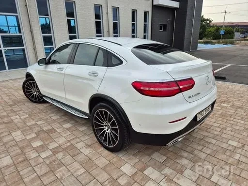 Mercedes-Benz GLC 220 AMG / COUPE / 4MATIC / 360 / ШИБИДАХ / ЛИЗИНГ, снимка 5 - Автомобили и джипове - 54964412