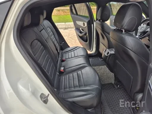 Mercedes-Benz GLC 220 AMG / COUPE / 4MATIC / 360 / ШИБИДАХ / ЛИЗИНГ, снимка 13 - Автомобили и джипове - 54964412