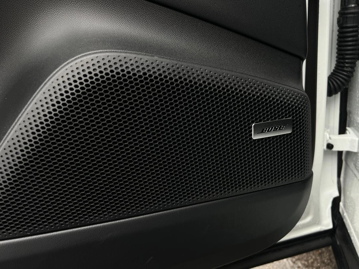 Porsche Macan ELECTRIC/LIFT/PANO/BOSE/360/MATRIX/ - изображение 9