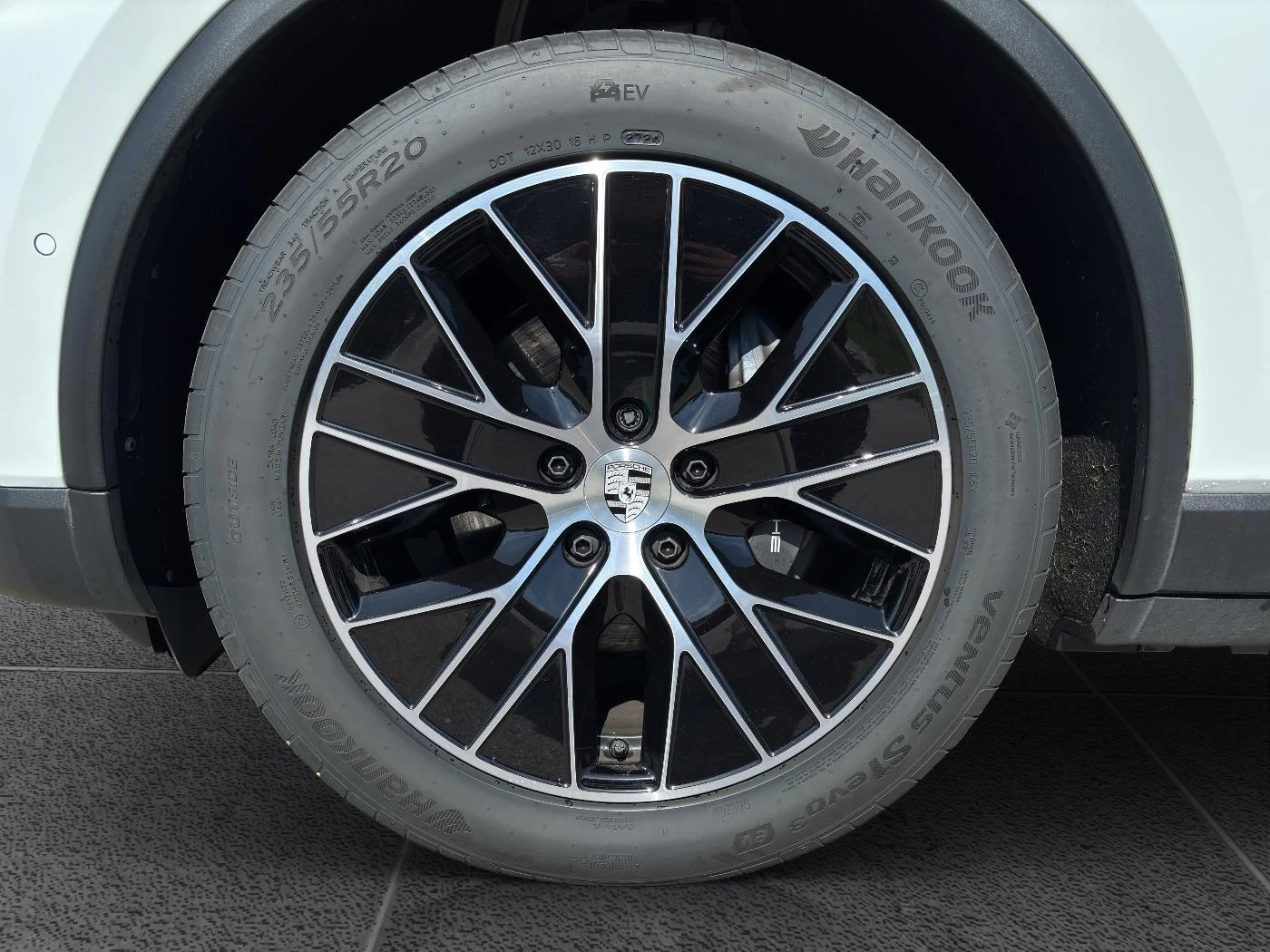 Porsche Macan ELECTRIC/LIFT/PANO/BOSE/360/MATRIX/ - изображение 7