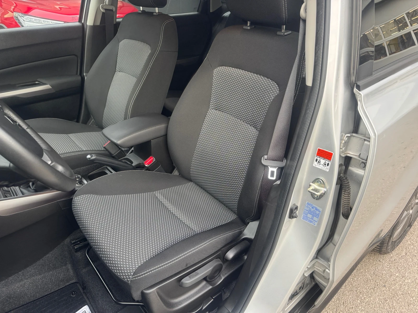 Suzuki Vitara 1.4 Turbo Hybrid  в ГАРАНЦИЯ - изображение 9