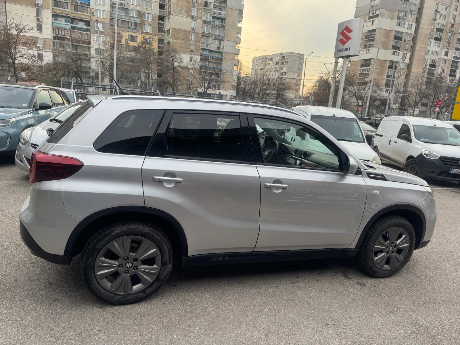 Suzuki Vitara 1.4 Turbo Hybrid  в ГАРАНЦИЯ - изображение 8