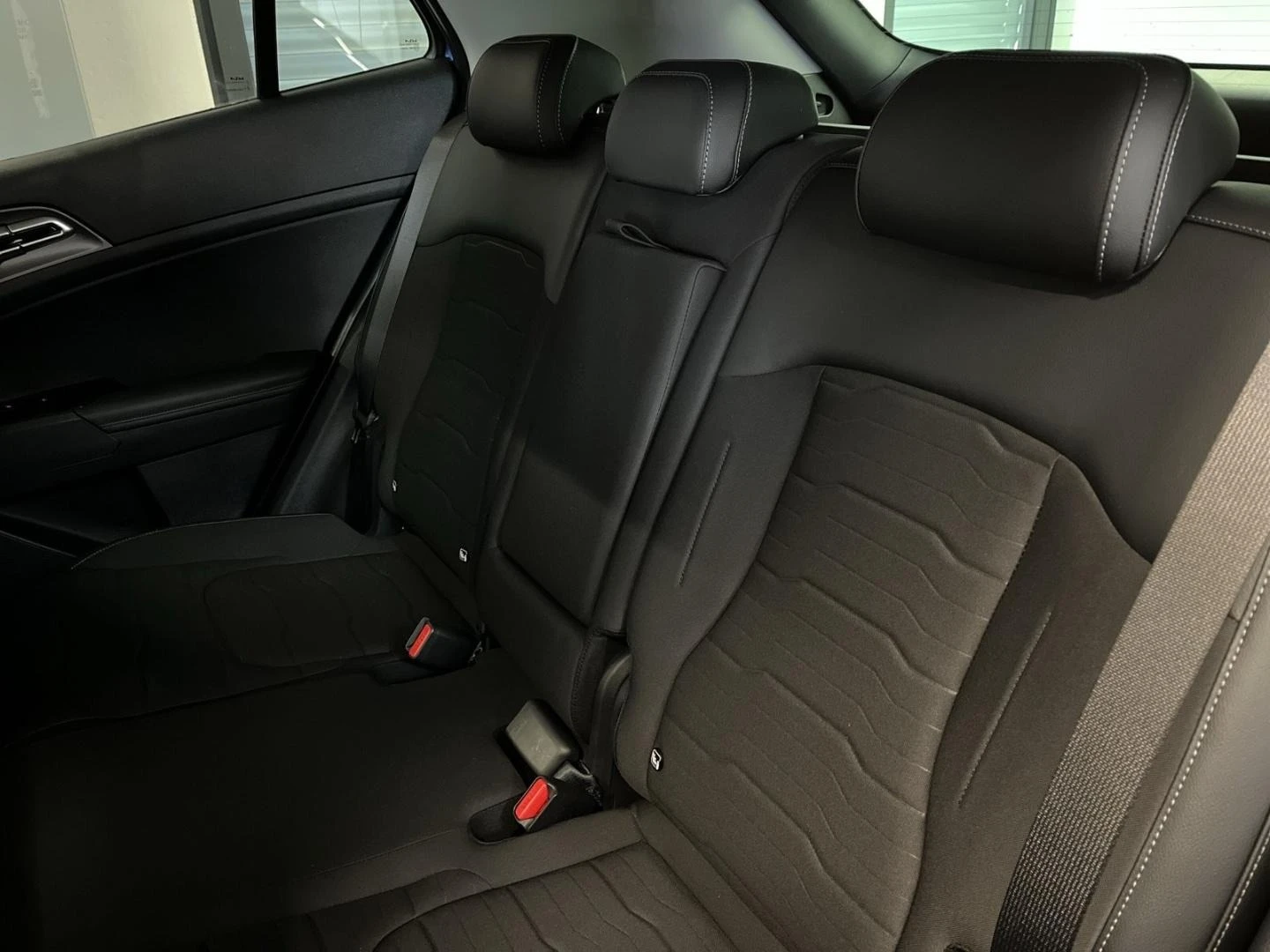 Kia Sportage HYBRID* DISTR* MEMORY* LED* KEYLESS* CARPLAY - изображение 10