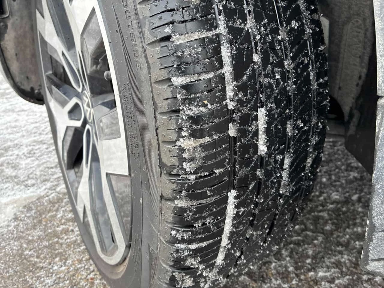 VW Taos * Highline * CARFAX * ПОДГРЕВИ* ОБДУХВАНЕ* ПАНОРАМ, снимка 16 - Автомобили и джипове - 53827641