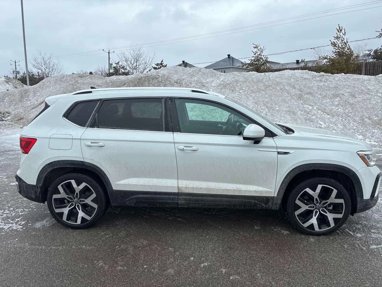 VW Taos * Highline * CARFAX * ПОДГРЕВИ* ОБДУХВАНЕ* ПАНОРАМ, снимка 3 - Автомобили и джипове - 53827641