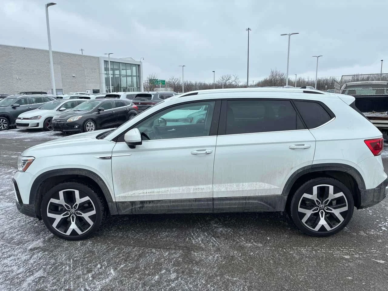 VW Taos * Highline * CARFAX * ПОДГРЕВИ* ОБДУХВАНЕ* ПАНОРАМ, снимка 2 - Автомобили и джипове - 53827641