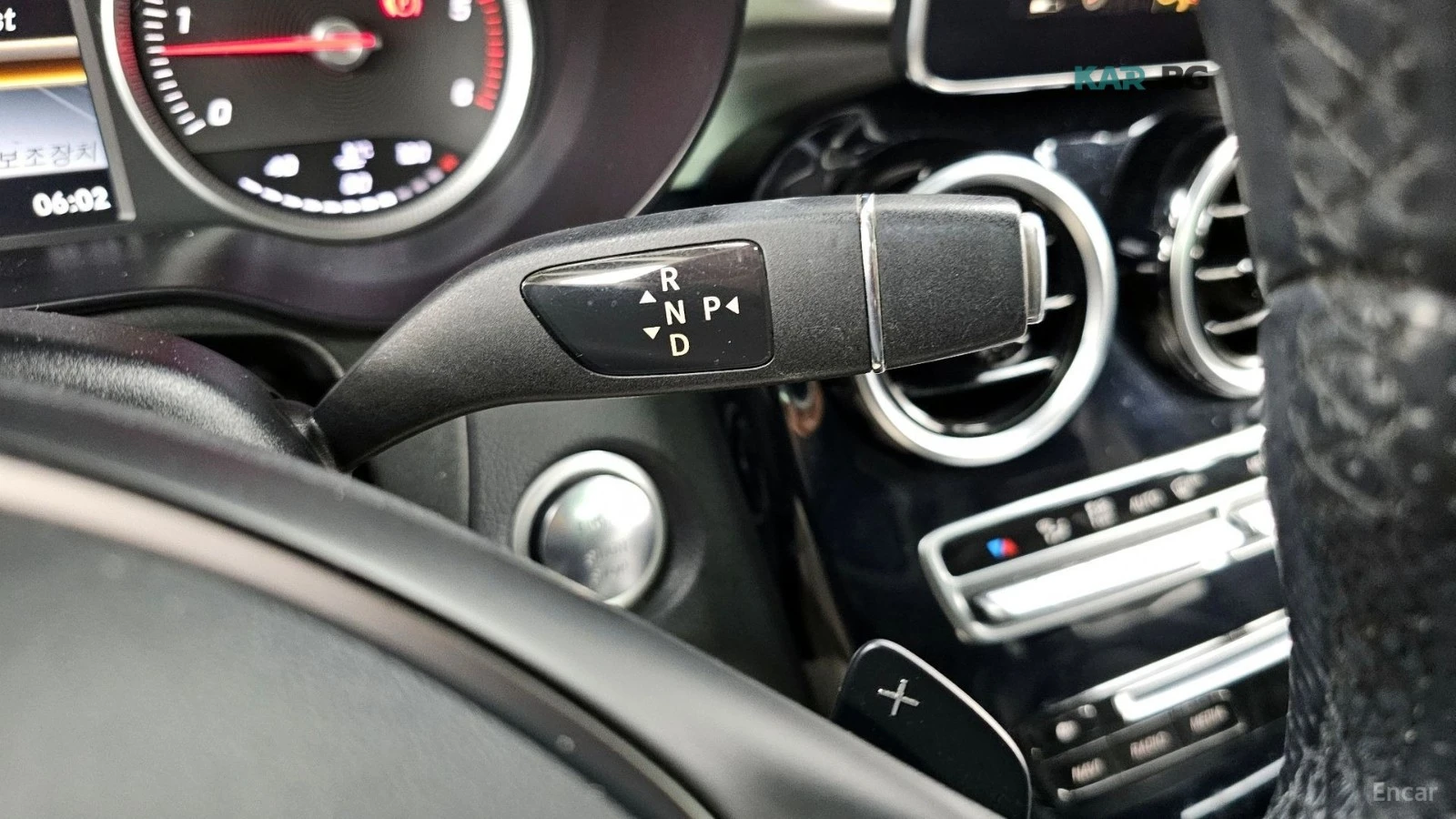 Mercedes-Benz GLC 220 * 4MATIC* КОЖА* ПОДГРЕВ* ПАНОРАМА* КАМЕРА* , снимка 9 - Автомобили и джипове - 54660224